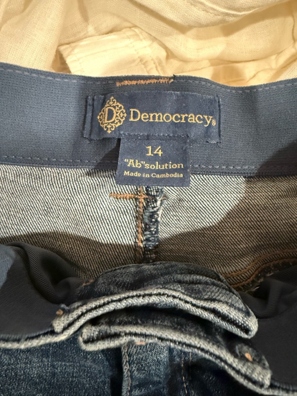 Democracy Women’s Barrel Jeans in Medium Blue - Picture 3 of 4